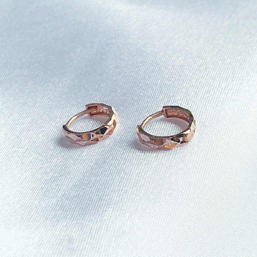 <b><p>Rose Gold daily diagonal cutting One touch</p></b><b><p>ローズゴールド デイリー 斜線 カッティング ワンタッチ イヤリ 高級感のあるアクセサ</p></b><br /><br /><p align='center'>