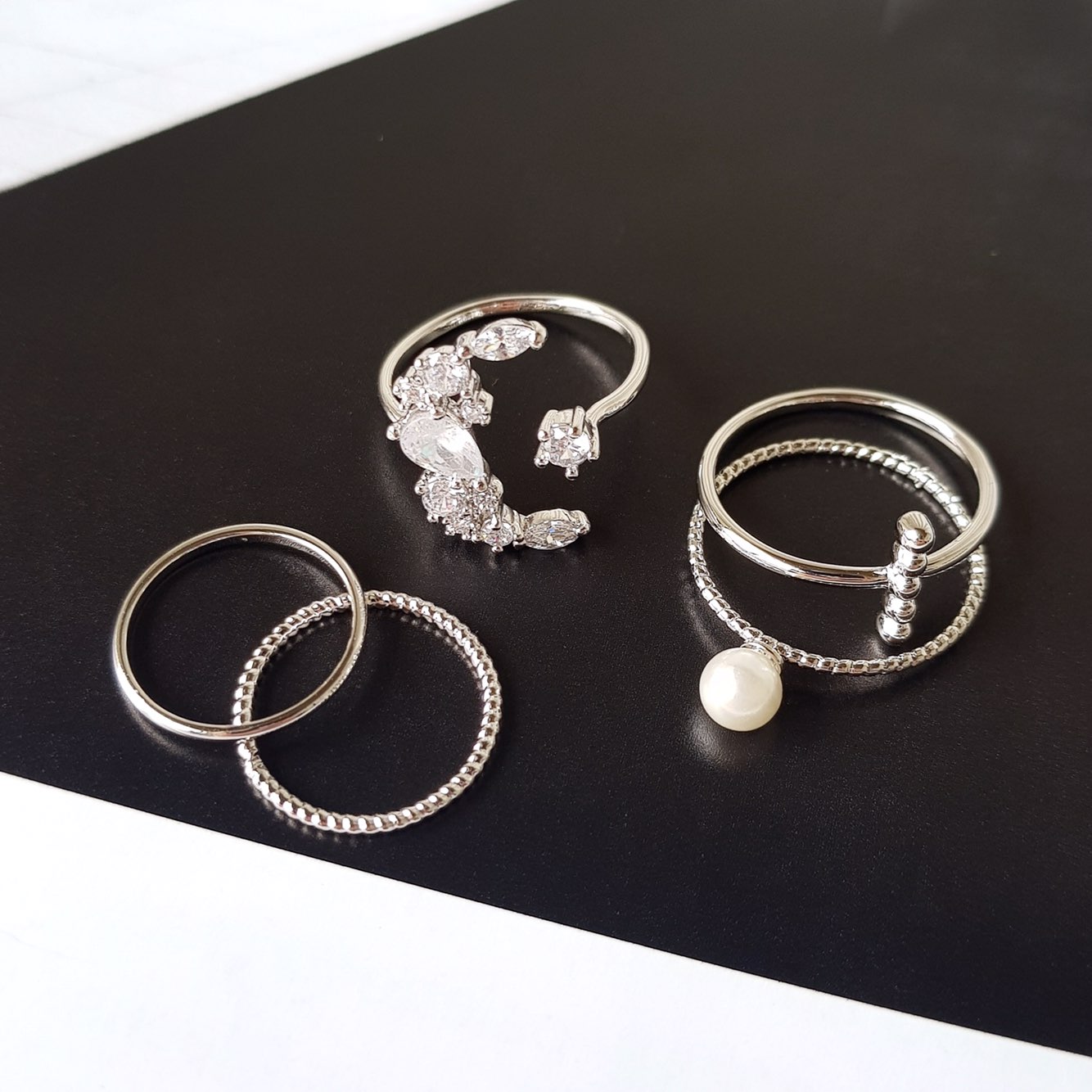 <b><p>Affection Cubic Pearl 5set ring Lovely item</p></b><b><p>ユーズド キュービック 真珠 5セット リング ラブリーアイテム 多様なコーディネートする</p></b><br /><br /><p align='center'>