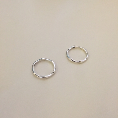 <b><p>wave Thread ring Silr 925 Sterl Layed thumb</p></b><b><p>波 糸リング ウェーブ シルバー 925 純銀製 重ね着 親指 シンプル デイリー</p></b><br /><br /><p align='center'>