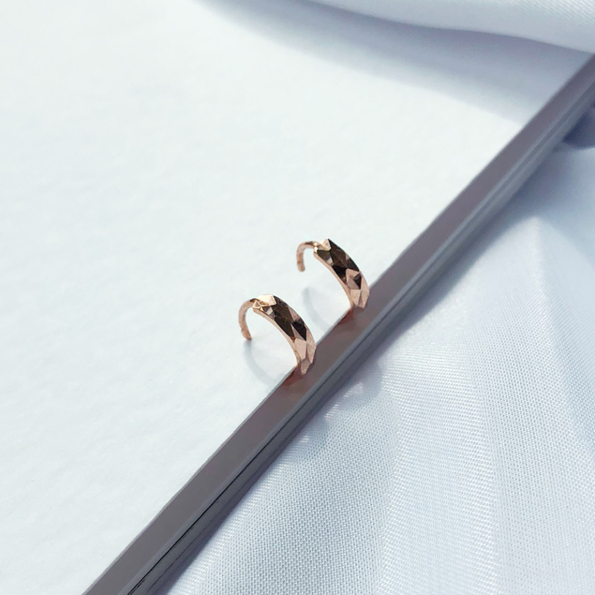 <b><p>Rose Gold daily diagonal cutting One touch</p></b><b><p>ローズゴールド デイリー 斜線 カッティング ワンタッチ イヤリ 高級感のあるアクセサ</p></b><br /><br /><p align='center'>