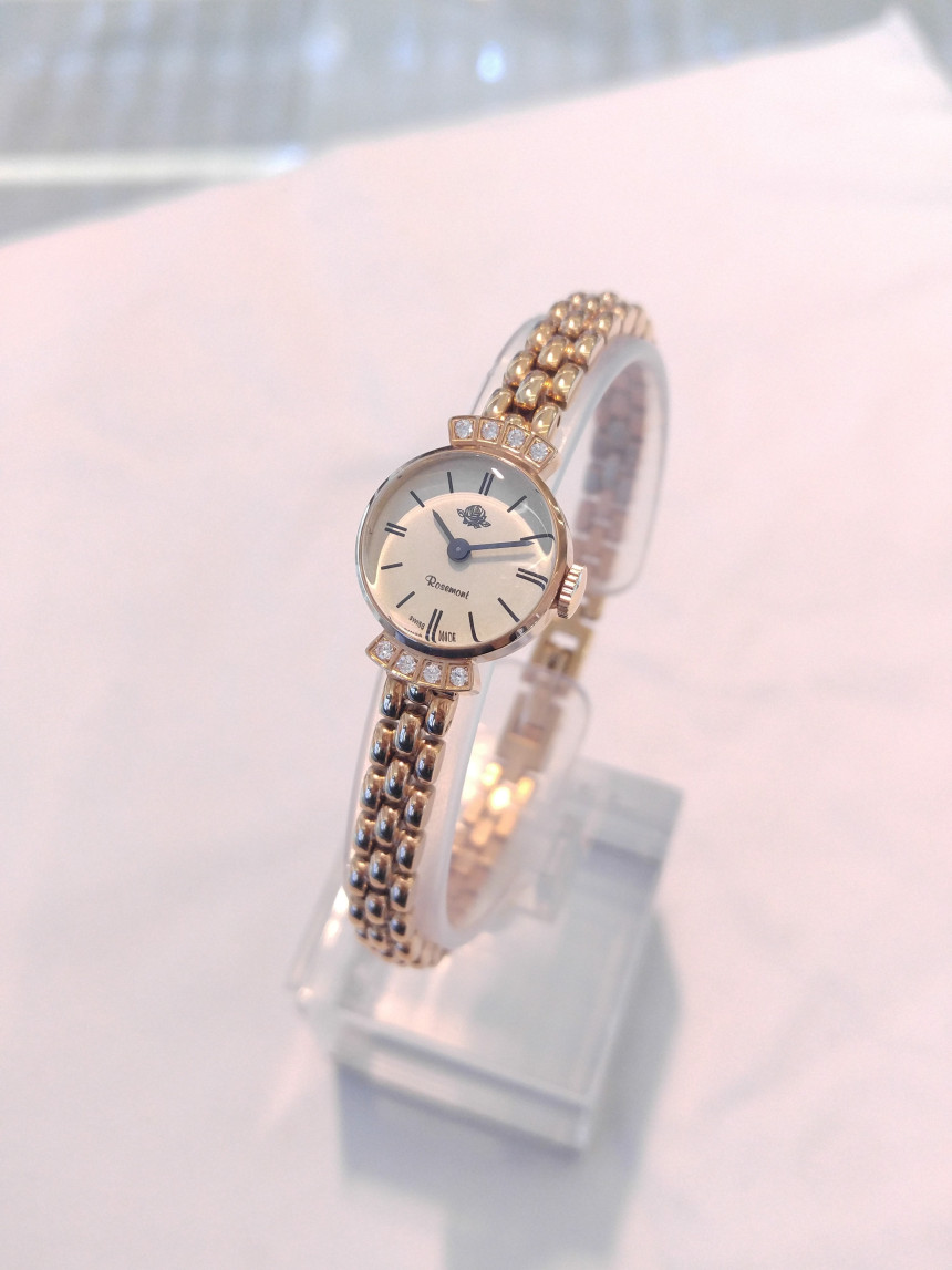 <b><p>Gallery Auck Rhombus feme watch RS#7N-05</p></b><b><p>ギャラリーオクロック ローズモン女性メタル時計 RS＃7N-05 スタイリッシュル</p></b><br /><br /><p align='center'>