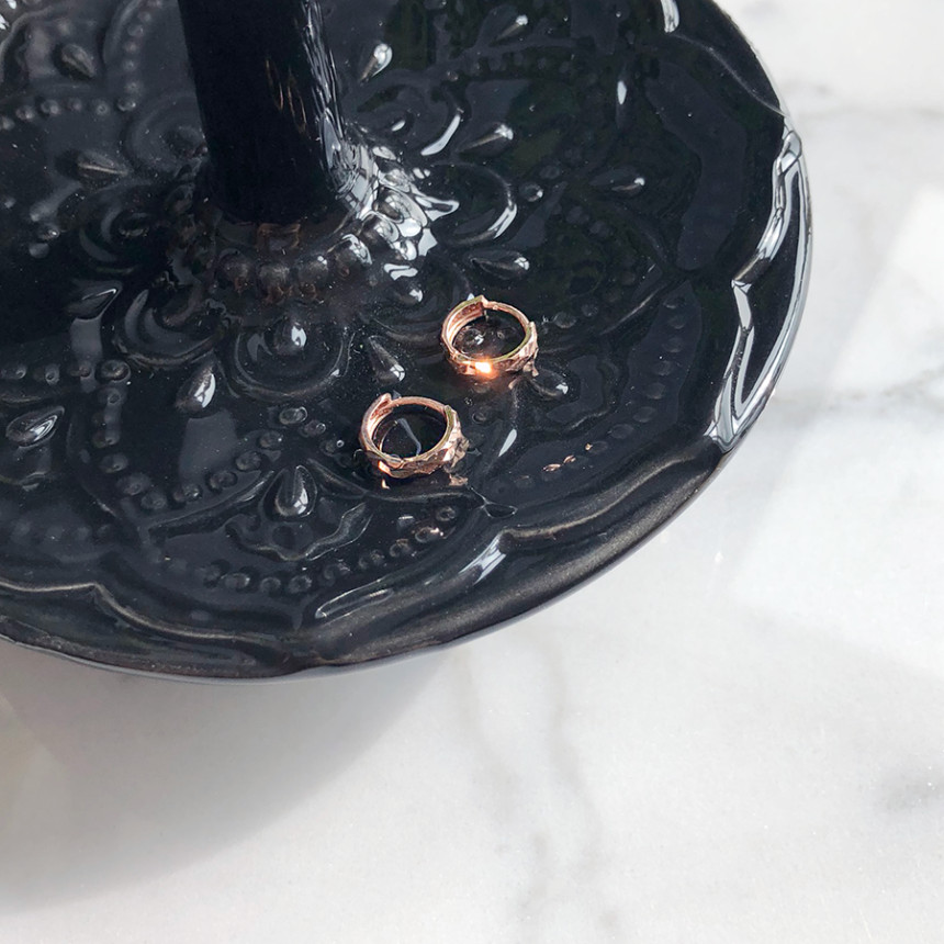 <b><p>Rose Gold daily diagonal cutting One touch</p></b><b><p>ローズゴールド デイリー 斜線 カッティング ワンタッチ イヤリ 高級感のあるアクセサ</p></b><br /><br /><p align='center'>