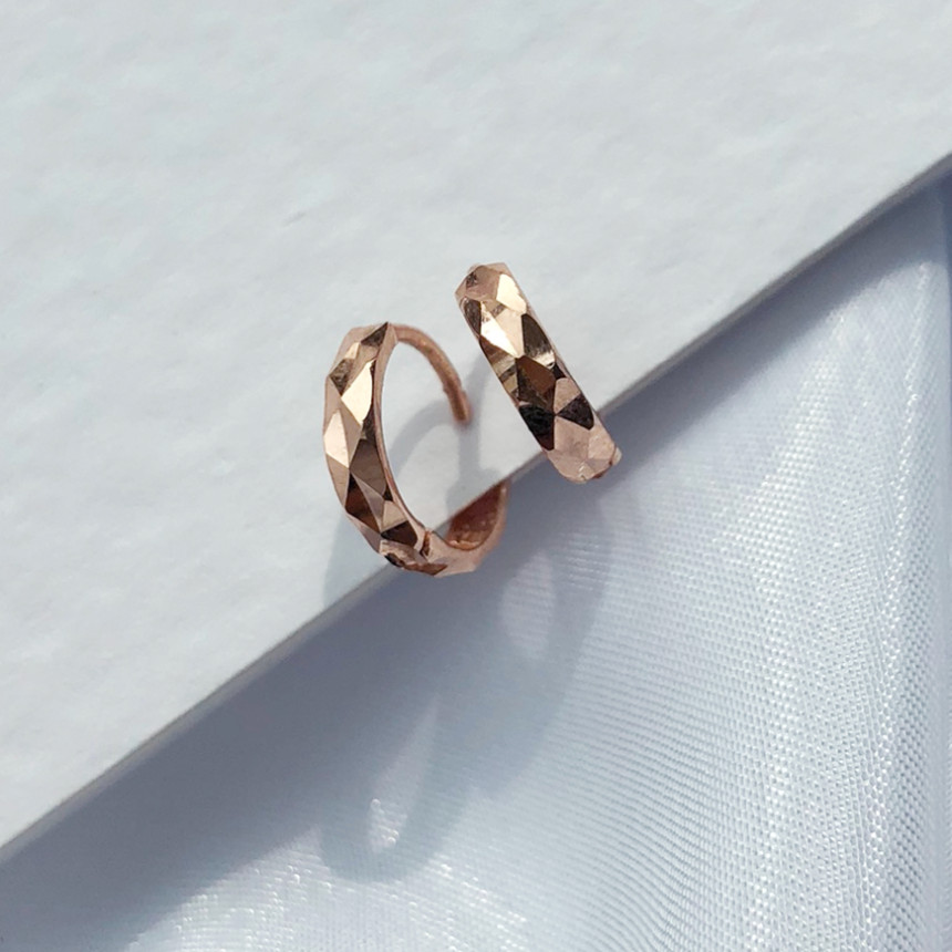 <b><p>Rose Gold daily diagonal cutting One touch</p></b><b><p>ローズゴールド デイリー 斜線 カッティング ワンタッチ イヤリ 高級感のあるアクセサ</p></b><br /><br /><p align='center'>