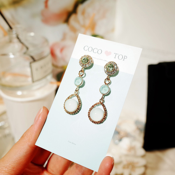 <b><p>Moon dream genus Lg rring</p></b><b><p>月 夢 中 澄ん イヤリング</p></b><br /><br /><p align='center'>