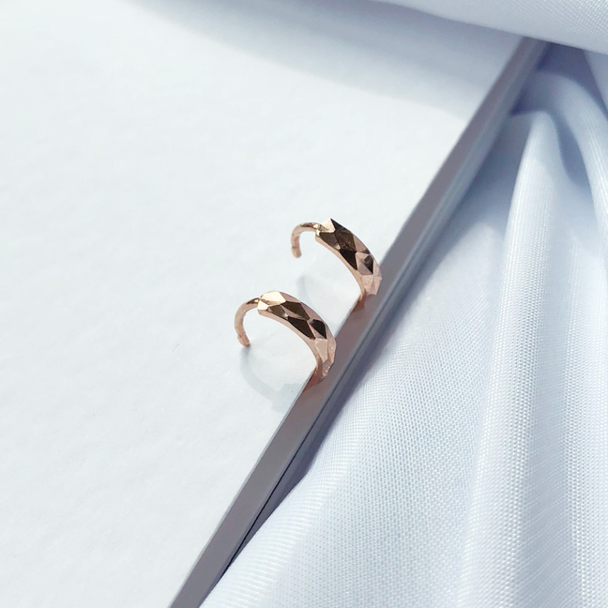 <b><p>Rose Gold daily diagonal cutting One touch</p></b><b><p>ローズゴールド デイリー 斜線 カッティング ワンタッチ イヤリ 高級感のあるアクセサ</p></b><br /><br /><p align='center'>
