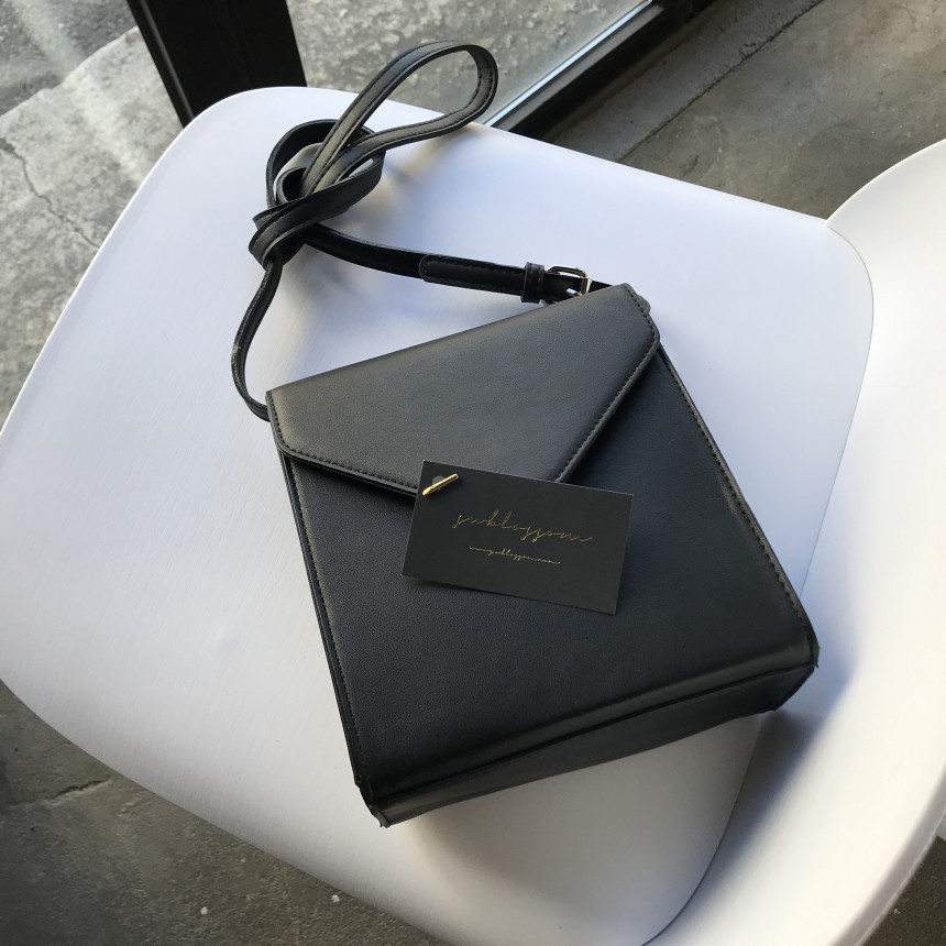 <b><p>Mini Square Shoulder Bag 3COL Daily Box Fashion</p></b><b><p>ミニ正方形スクエアショルダーバッグ3COLデイリーボックスバッグファッション女性四角クロスバック</p></b><br /><br /><p align='center'>