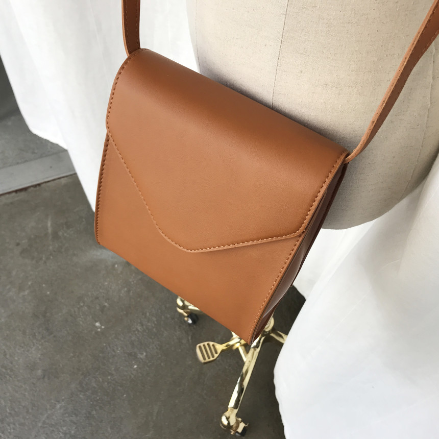 <b><p>Mini Square Shoulder Bag 3COL Daily Box Fashion</p></b><b><p>ミニ正方形スクエアショルダーバッグ3COLデイリーボックスバッグファッション女性四角クロスバック</p></b><br /><br /><p align='center'>