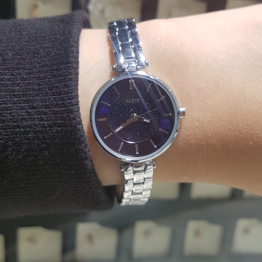 <b><p>Lloyd Nightfall feme cck Unique details Good</p></b><b><p>ロイド ナイトポール 女性 メタル 時計 ユニークなディテ ポイントサイクル良い</p></b><br /><br /><p align='center'>