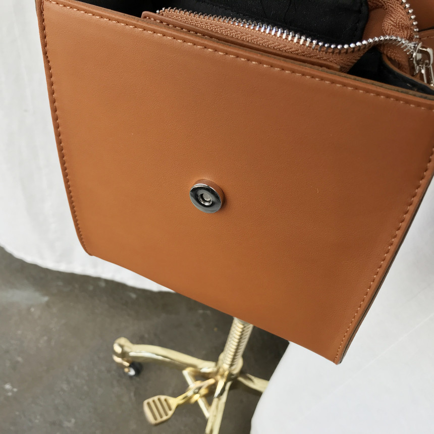 <b><p>Mini Square Shoulder Bag 3COL Daily Box Fashion</p></b><b><p>ミニ正方形スクエアショルダーバッグ3COLデイリーボックスバッグファッション女性四角クロスバック</p></b><br /><br /><p align='center'>