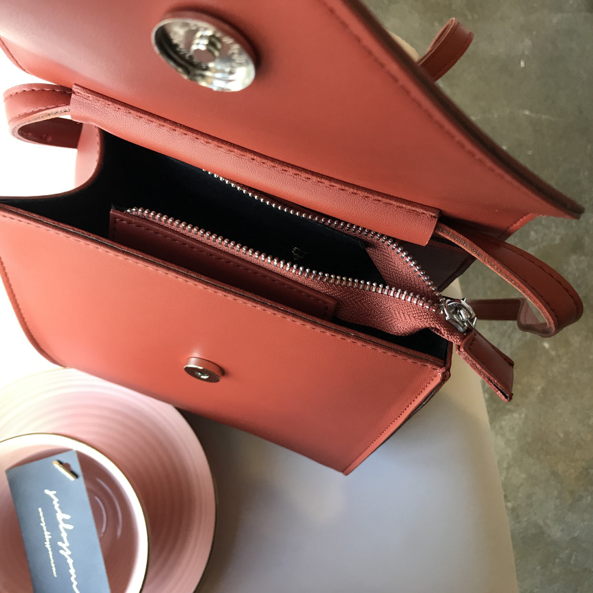 <b><p>Mini Square Shoulder Bag 3COL Daily Box Fashion</p></b><b><p>ミニ正方形スクエアショルダーバッグ3COLデイリーボックスバッグファッション女性四角クロスバック</p></b><br /><br /><p align='center'>