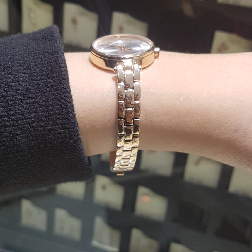 <b><p>Lloyd Nightfall feme cck Unique details Good</p></b><b><p>ロイド ナイトポール 女性 メタル 時計 ユニークなディテ ポイントサイクル良い</p></b><br /><br /><p align='center'>