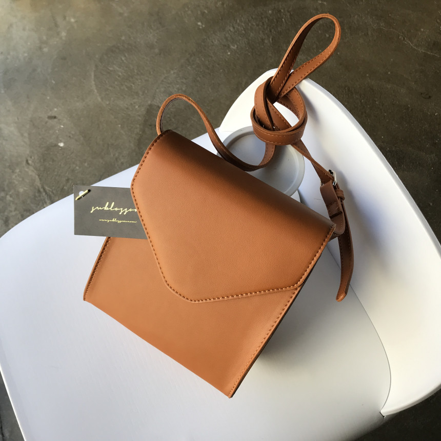 <b><p>Mini Square Shoulder Bag 3COL Daily Box Fashion</p></b><b><p>ミニ正方形スクエアショルダーバッグ3COLデイリーボックスバッグファッション女性四角クロスバック</p></b><br /><br /><p align='center'>