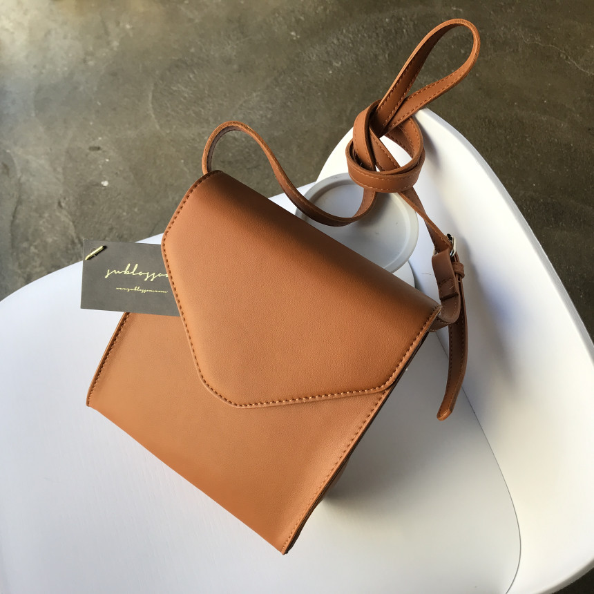 <b><p>Mini Square Shoulder Bag 3COL Daily Box Fashion</p></b><b><p>ミニ正方形スクエアショルダーバッグ3COLデイリーボックスバッグファッション女性四角クロスバック</p></b><br /><br /><p align='center'>