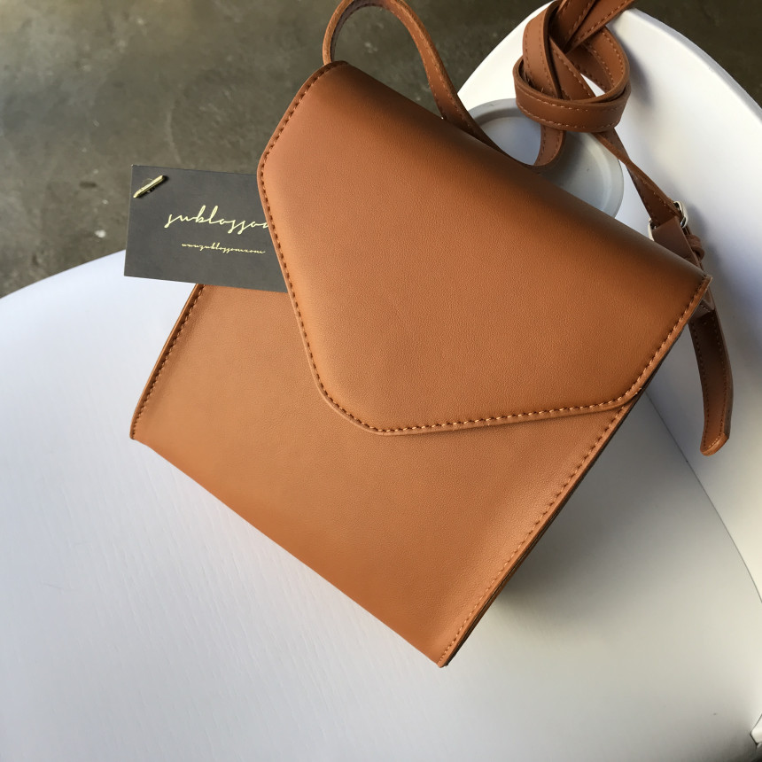 <b><p>Mini Square Shoulder Bag 3COL Daily Box Fashion</p></b><b><p>ミニ正方形スクエアショルダーバッグ3COLデイリーボックスバッグファッション女性四角クロスバック</p></b><br /><br /><p align='center'>