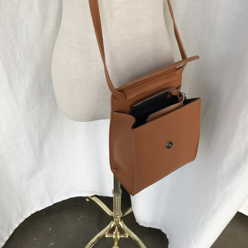 <b><p>Mini Square Shoulder Bag 3COL Daily Box Fashion</p></b><b><p>ミニ正方形スクエアショルダーバッグ3COLデイリーボックスバッグファッション女性四角クロスバック</p></b><br /><br /><p align='center'>