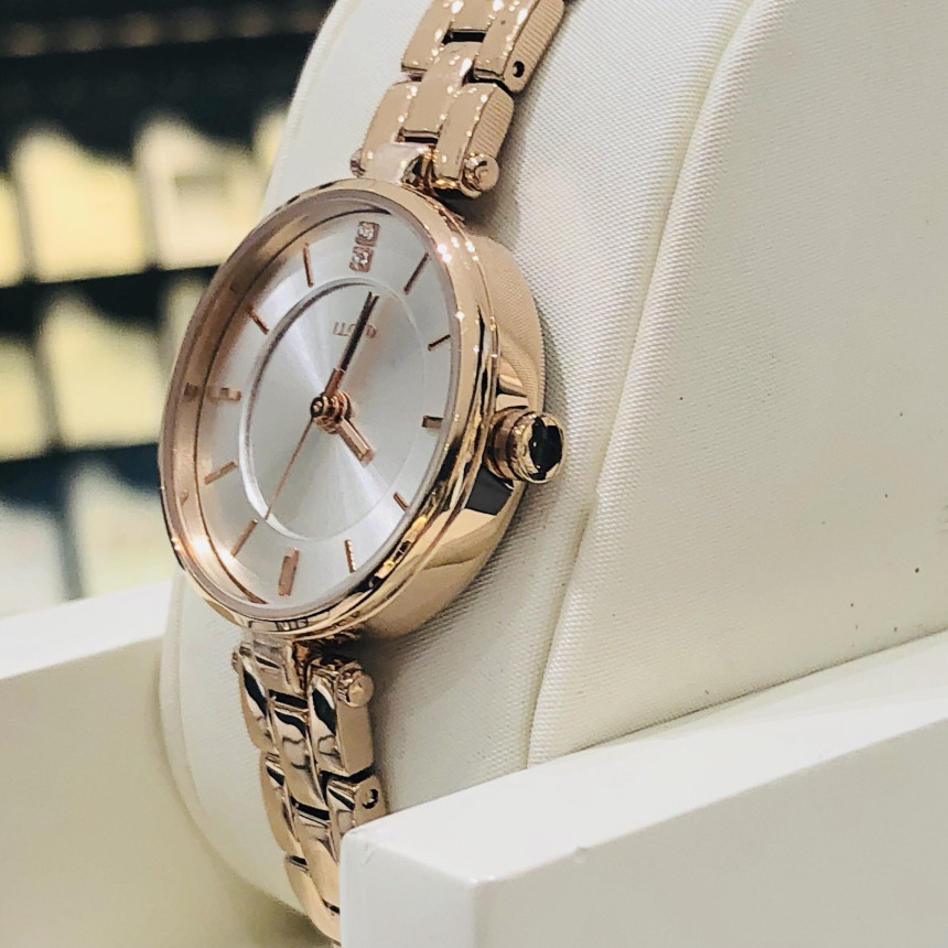 <b><p>Lloyd Nightfall feme cck Unique details Good</p></b><b><p>ロイド ナイトポール 女性 メタル 時計 ユニークなディテ ポイントサイクル良い</p></b><br /><br /><p align='center'>