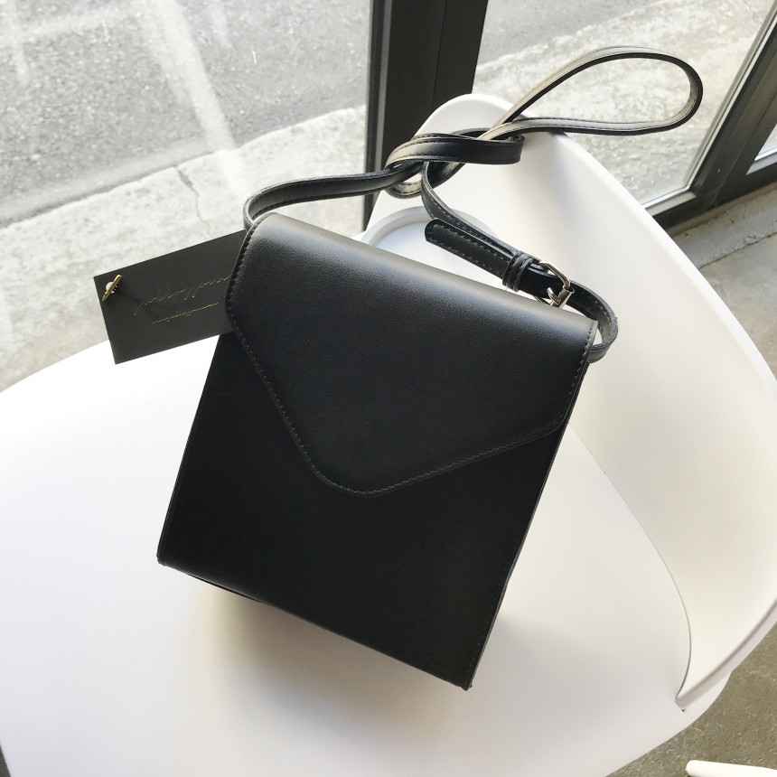 <b><p>Mini Square Shoulder Bag 3COL Daily Box Fashion</p></b><b><p>ミニ正方形スクエアショルダーバッグ3COLデイリーボックスバッグファッション女性四角クロスバック</p></b><br /><br /><p align='center'>