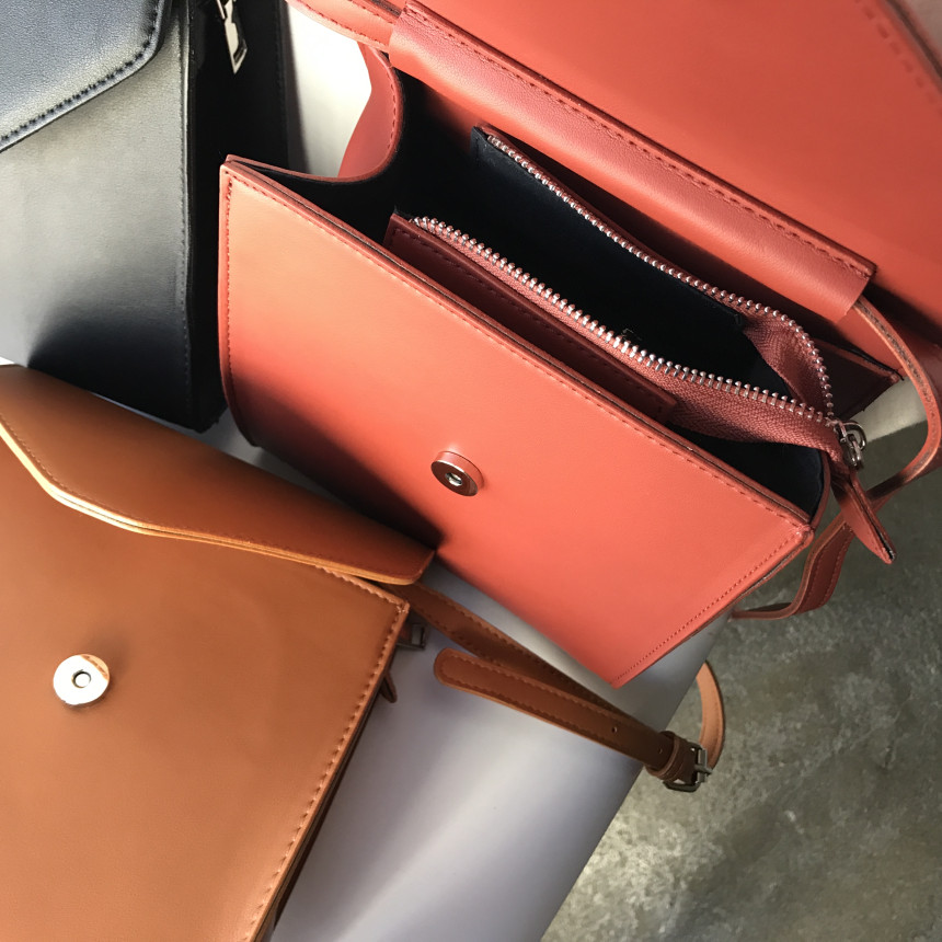 <b><p>Mini Square Shoulder Bag 3COL Daily Box Fashion</p></b><b><p>ミニ正方形スクエアショルダーバッグ3COLデイリーボックスバッグファッション女性四角クロスバック</p></b><br /><br /><p align='center'>