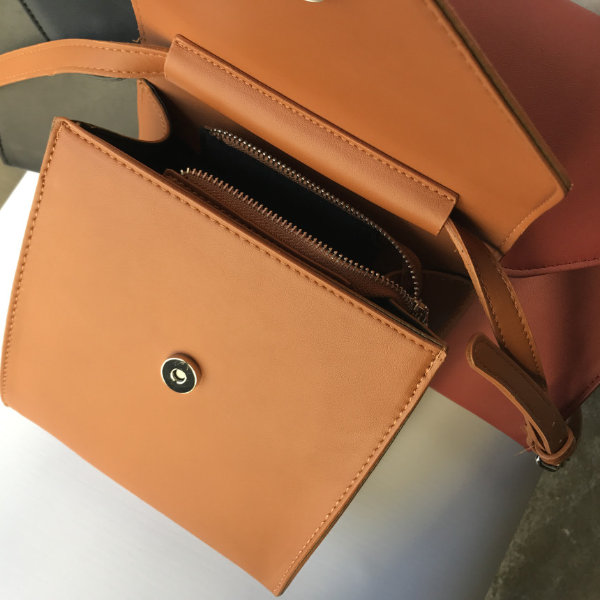 <b><p>Mini Square Shoulder Bag 3COL Daily Box Fashion</p></b><b><p>ミニ正方形スクエアショルダーバッグ3COLデイリーボックスバッグファッション女性四角クロスバック</p></b><br /><br /><p align='center'>