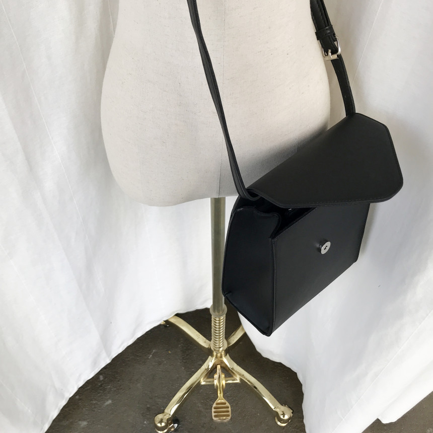 <b><p>Mini Square Shoulder Bag 3COL Daily Box Fashion</p></b><b><p>ミニ正方形スクエアショルダーバッグ3COLデイリーボックスバッグファッション女性四角クロスバック</p></b><br /><br /><p align='center'>