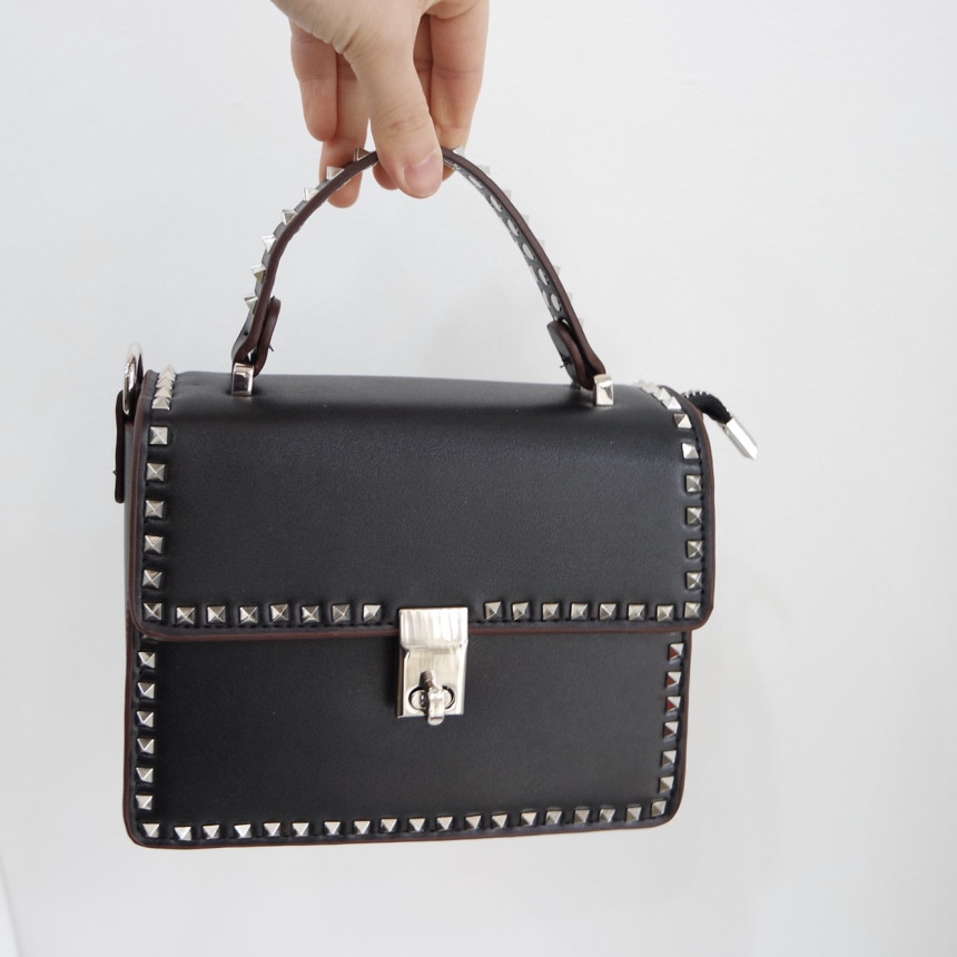 <b><p>3-Color Stud Chain Back ylish Lovely Ne Women's</p></b><b><p>3色のスタッドチェーンバックスタイリッシュなバッグ可愛いデルクアイテム女性らしいデザインショルダーバ</p></b><br /><br /><p align='center'>