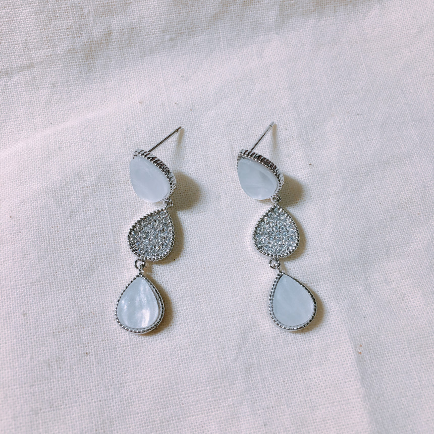 <b><p>Luce Drop Ear rings 2color LKJ1155 attractive</p></b><b><p>ルーチェ 螺鈿水滴ドロップイヤリング 2色 LKJ1155 魅力的な 女性が好きなギフト</p></b><br /><br /><p align='center'>