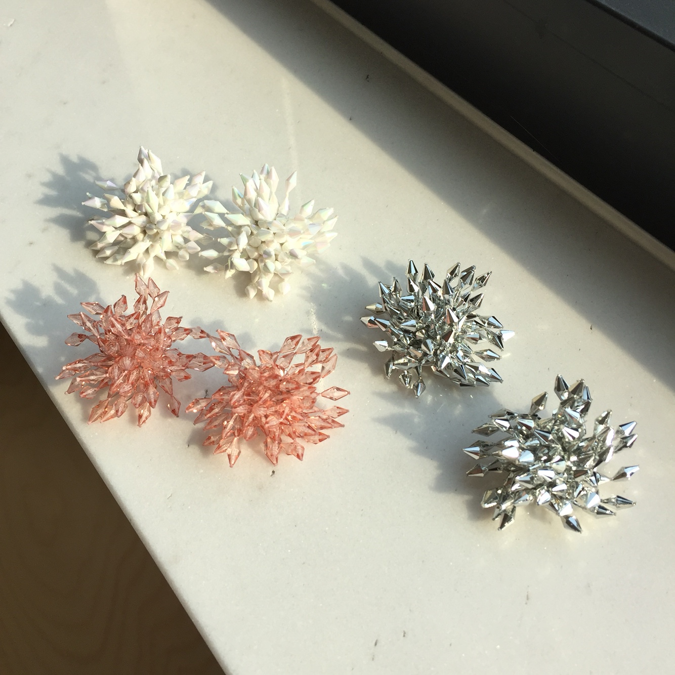 <b><p>Kim Hee Sun and Na Yog Flower earrings Small</p></b><b><p>キム・ヒソン、キム・ナヨンst 花のイヤリング スモールサイズ、 グィチ可能 トーク運転</p></b><br /><br /><p align='center'>