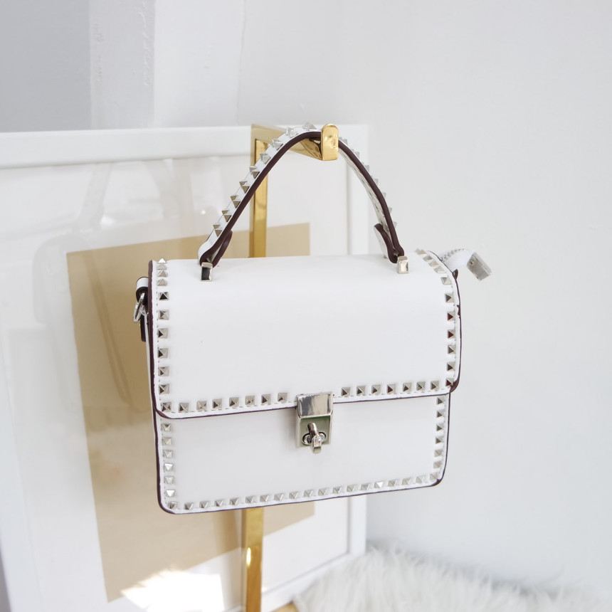 <b><p>3-Color Stud Chain Back ylish Lovely Ne Women's</p></b><b><p>3色のスタッドチェーンバックスタイリッシュなバッグ可愛いデルクアイテム女性らしいデザインショルダーバ</p></b><br /><br /><p align='center'>