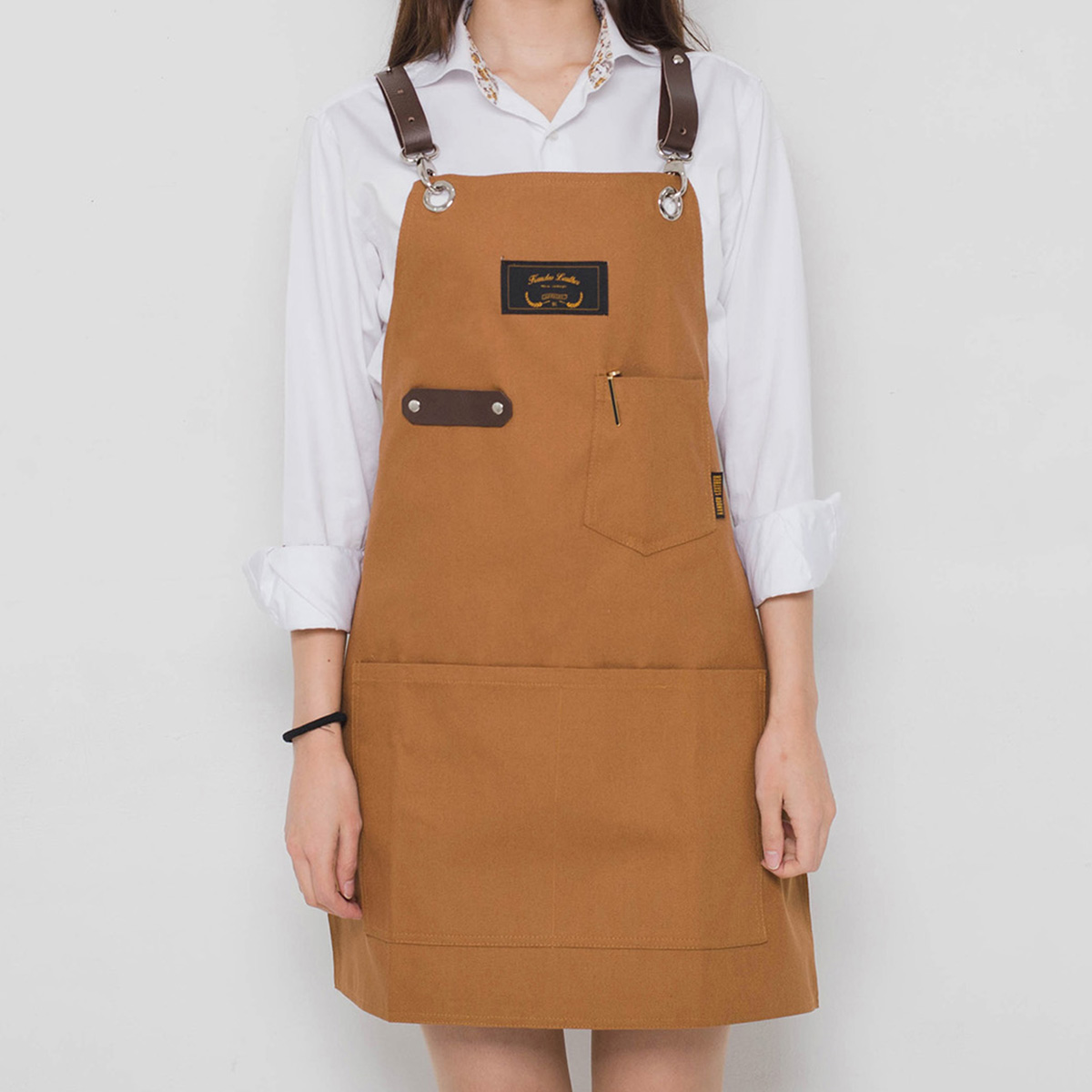 로져 브라운 칸데오레더 공방 미용실 카페 미용사 바리스타 앞치마 가죽 앞치마