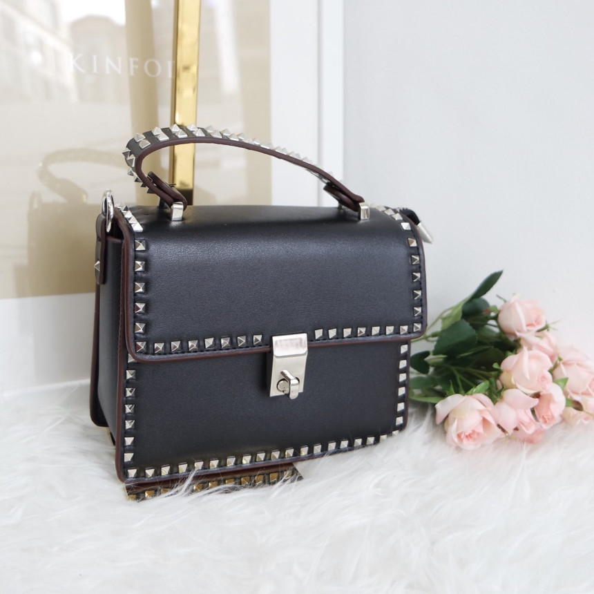 <b><p>3-Color Stud Chain Back ylish Lovely Ne Women's</p></b><b><p>3色のスタッドチェーンバックスタイリッシュなバッグ可愛いデルクアイテム女性らしいデザインショルダーバ</p></b><br /><br /><p align='center'>