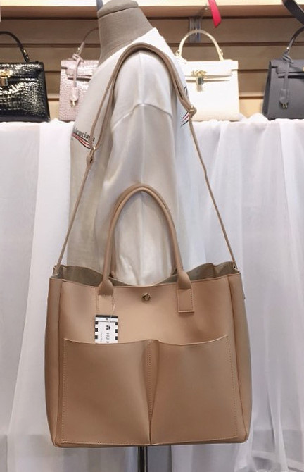 <b><p>Daily Pocket Shoulder Bag Tumbl Stylish 20</p></b><b><p>デイリーポケットショルダーバッグタンブラーバック収納力良いバッグコーディネート20貸し出し洗練された</p></b><br /><br /><p align='center'>