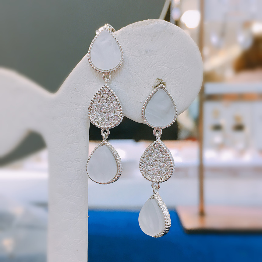 <b><p>Luce Drop Ear rings 2color LKJ1155 attractive</p></b><b><p>ルーチェ 螺鈿水滴ドロップイヤリング 2色 LKJ1155 魅力的な 女性が好きなギフト</p></b><br /><br /><p align='center'>