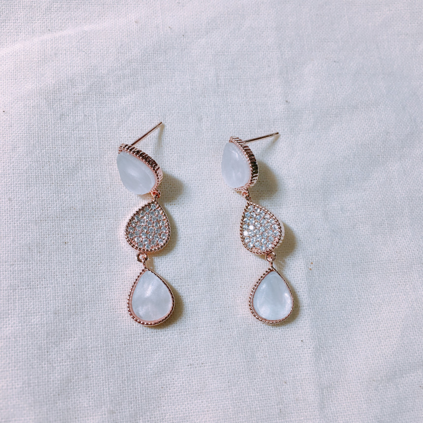 <b><p>Luce Drop Ear rings 2color LKJ1155 attractive</p></b><b><p>ルーチェ 螺鈿水滴ドロップイヤリング 2色 LKJ1155 魅力的な 女性が好きなギフト</p></b><br /><br /><p align='center'>