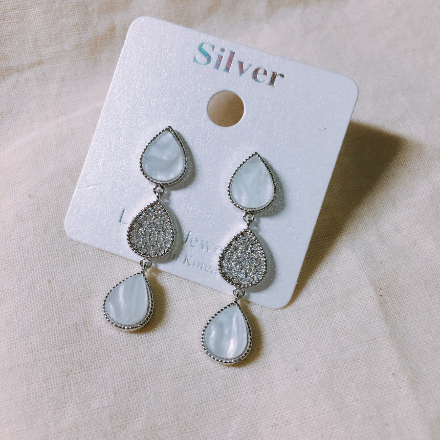 <b><p>Luce Drop Ear rings 2color LKJ1155 attractive</p></b><b><p>ルーチェ 螺鈿水滴ドロップイヤリング 2色 LKJ1155 魅力的な 女性が好きなギフト</p></b><br /><br /><p align='center'>