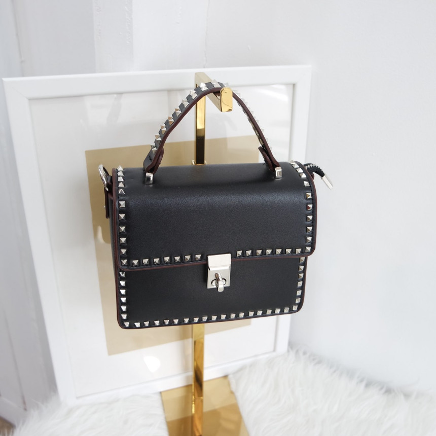 <b><p>3-Color Stud Chain Back ylish Lovely Ne Women's</p></b><b><p>3色のスタッドチェーンバックスタイリッシュなバッグ可愛いデルクアイテム女性らしいデザインショルダーバ</p></b><br /><br /><p align='center'>