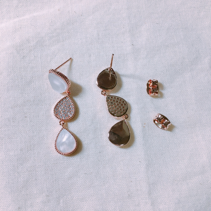 <b><p>Luce Drop Ear rings 2color LKJ1155 attractive</p></b><b><p>ルーチェ 螺鈿水滴ドロップイヤリング 2色 LKJ1155 魅力的な 女性が好きなギフト</p></b><br /><br /><p align='center'>