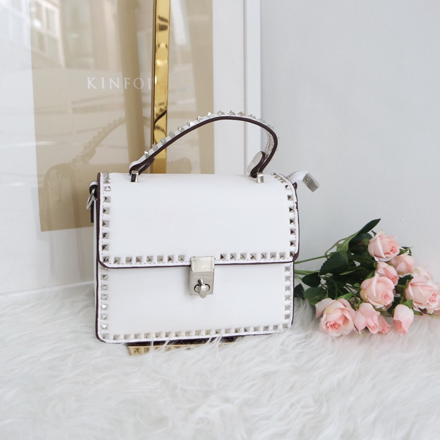 <b><p>3-Color Stud Chain Back ylish Lovely Ne Women's</p></b><b><p>3色のスタッドチェーンバックスタイリッシュなバッグ可愛いデルクアイテム女性らしいデザインショルダーバ</p></b><br /><br /><p align='center'>