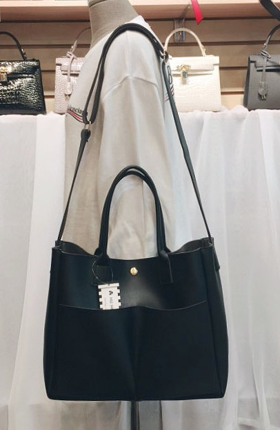 <b><p>Daily Pocket Shoulder Bag Tumbl Stylish 20</p></b><b><p>デイリーポケットショルダーバッグタンブラーバック収納力良いバッグコーディネート20貸し出し洗練された</p></b><br /><br /><p align='center'>