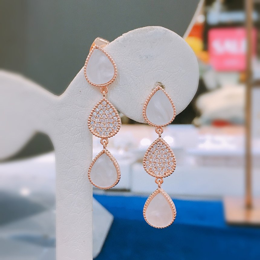 <b><p>Luce Drop Ear rings 2color LKJ1155 attractive</p></b><b><p>ルーチェ 螺鈿水滴ドロップイヤリング 2色 LKJ1155 魅力的な 女性が好きなギフト</p></b><br /><br /><p align='center'>