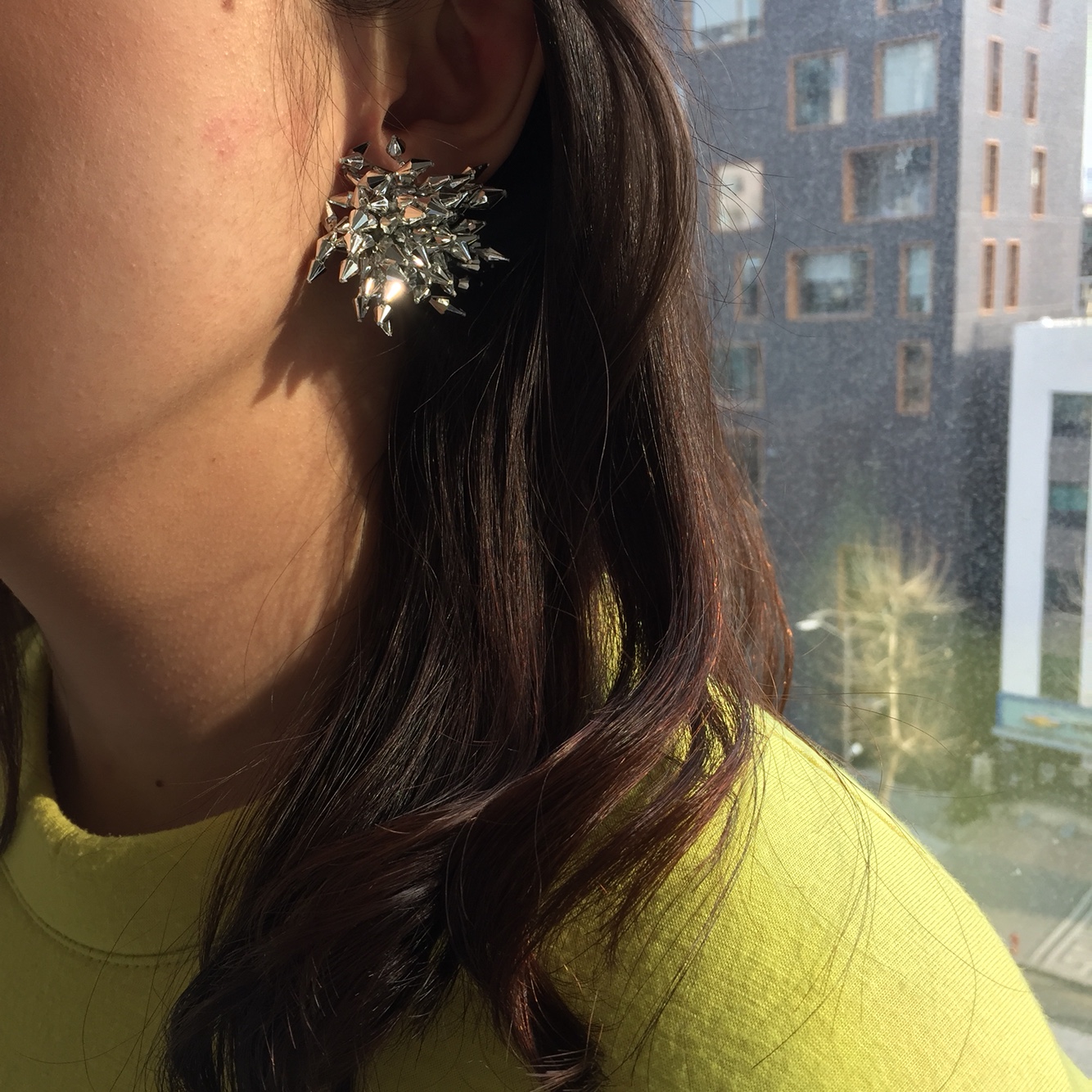 <b><p>Kim Hee Sun and Na Yog Flower earrings Small</p></b><b><p>キム・ヒソン、キム・ナヨンst 花のイヤリング スモールサイズ、 グィチ可能 トーク運転</p></b><br /><br /><p align='center'>
