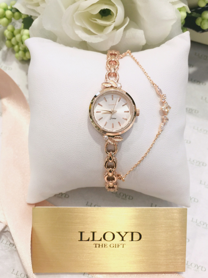 <b><p>Lloyd spring wdow Metal watch 2G18312 Feme</p></b><b><p>ロイド スプリング ウィンドウ メタル時計 2G18312 女性会社員コーディネート</p></b><br /><br /><p align='center'>