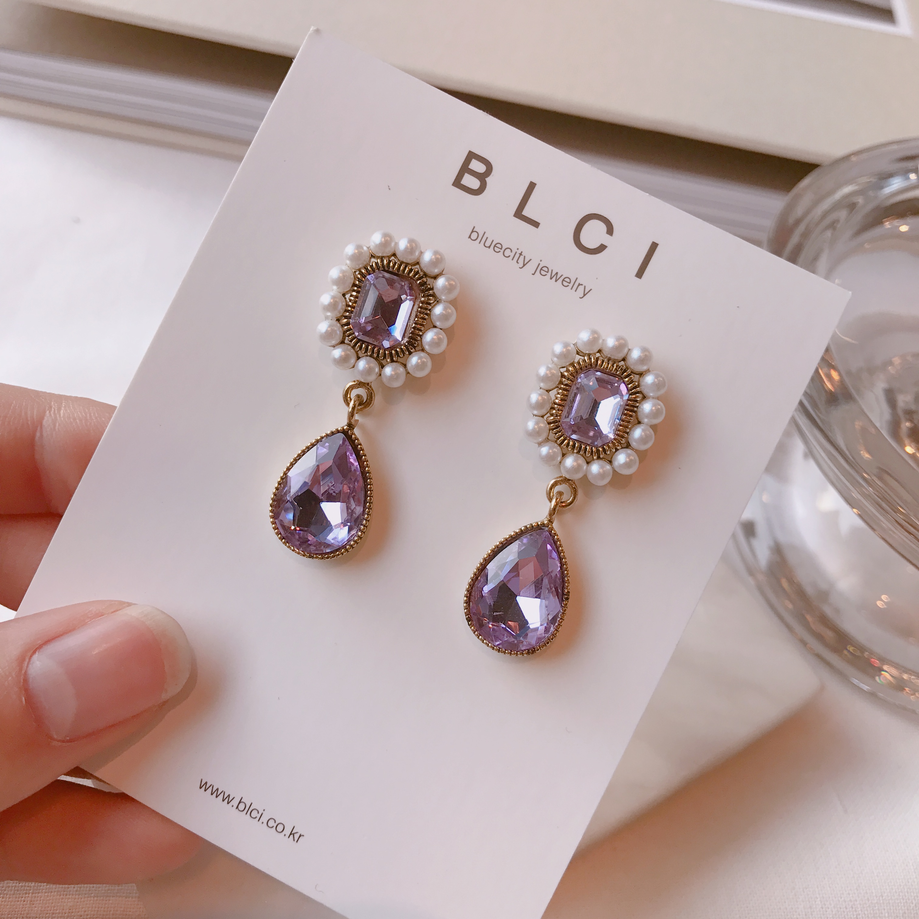 <b><p>Possible eaves 2018 Pantone trend color Viot</p></b><b><p>グィチ可能 2018年 パントン トレンド カラー バイオレット ドロップ イヤリング</p></b><br /><br /><p align='center'>