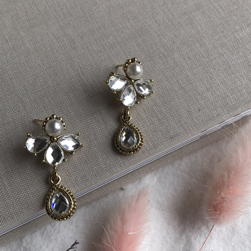 <b><p>Possible eaves Jian Antique Drop Earrings</p></b><b><p>グィチ可能 ジャン アンティーク ドロップイヤリング キュービックジルコニアが フェミニンな感性ムー</p></b><br /><br /><p align='center'>