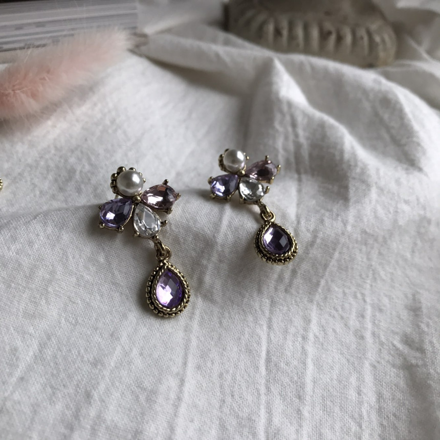 <b><p>Possible eaves Jian Antique Drop Earrings</p></b><b><p>グィチ可能 ジャン アンティーク ドロップイヤリング キュービックジルコニアが フェミニンな感性ムー</p></b><br /><br /><p align='center'>