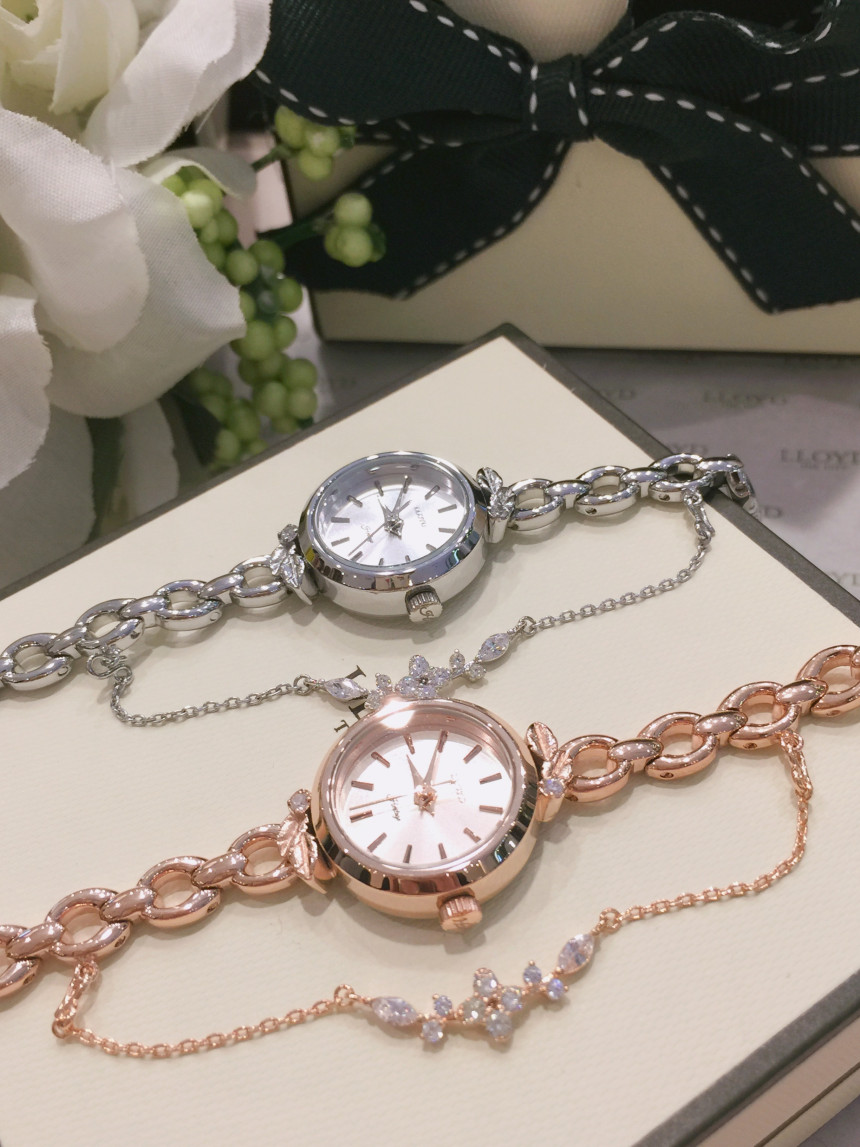 <b><p>Lloyd spring wdow Metal watch 2G18312 Feme</p></b><b><p>ロイド スプリング ウィンドウ メタル時計 2G18312 女性会社員コーディネート</p></b><br /><br /><p align='center'>