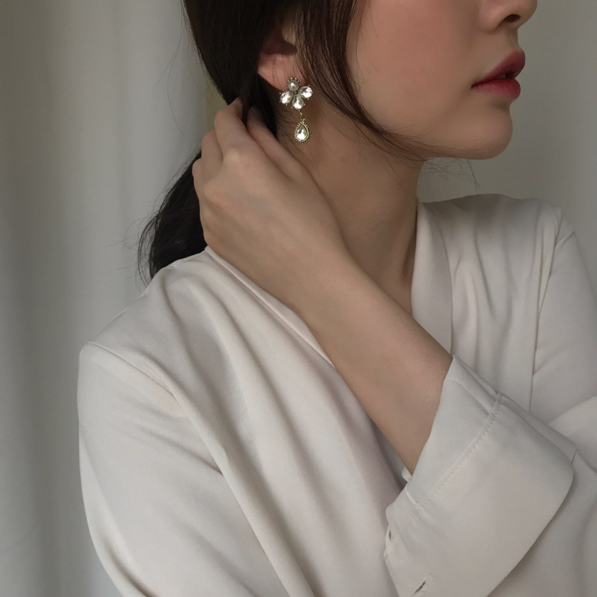 <b><p>Possible eaves Jian Antique Drop Earrings</p></b><b><p>グィチ可能 ジャン アンティーク ドロップイヤリング キュービックジルコニアが フェミニンな感性ムー</p></b><br /><br /><p align='center'>