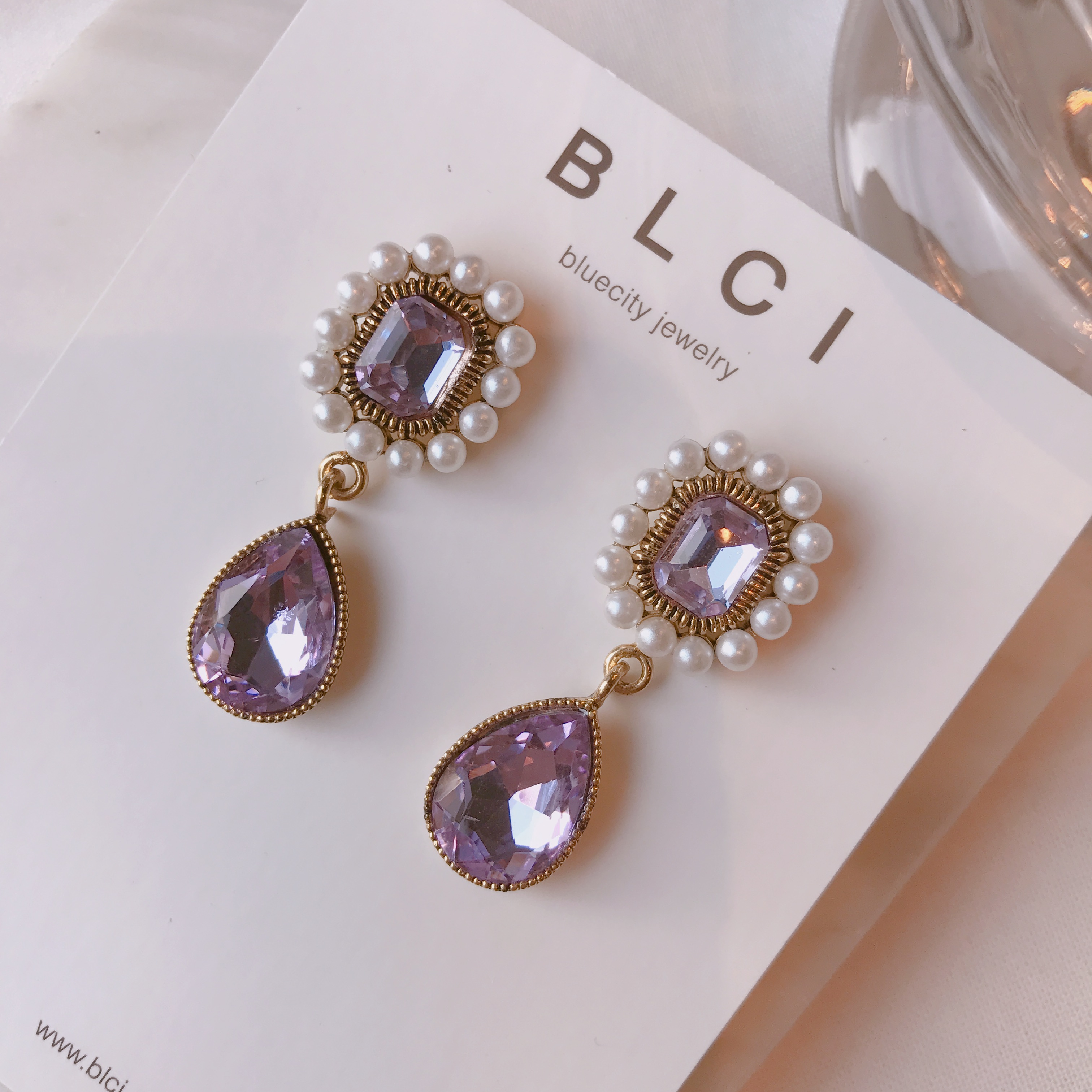 <b><p>Possible eaves 2018 Pantone trend color Viot</p></b><b><p>グィチ可能 2018年 パントン トレンド カラー バイオレット ドロップ イヤリング</p></b><br /><br /><p align='center'>