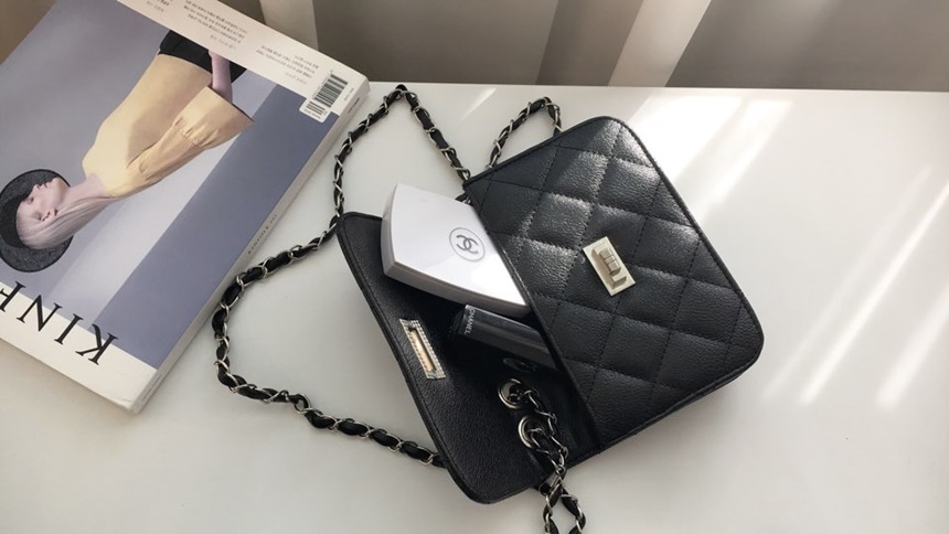 <b><p>Mini-Chain Qualifyg Bag Cross 20's Women</p></b><b><p>ミニチェーンクォールマークチンベククロスバック20代の女性 미니퀄팅백 체인백 크로스백</p></b><br /><br /><p align='center'>