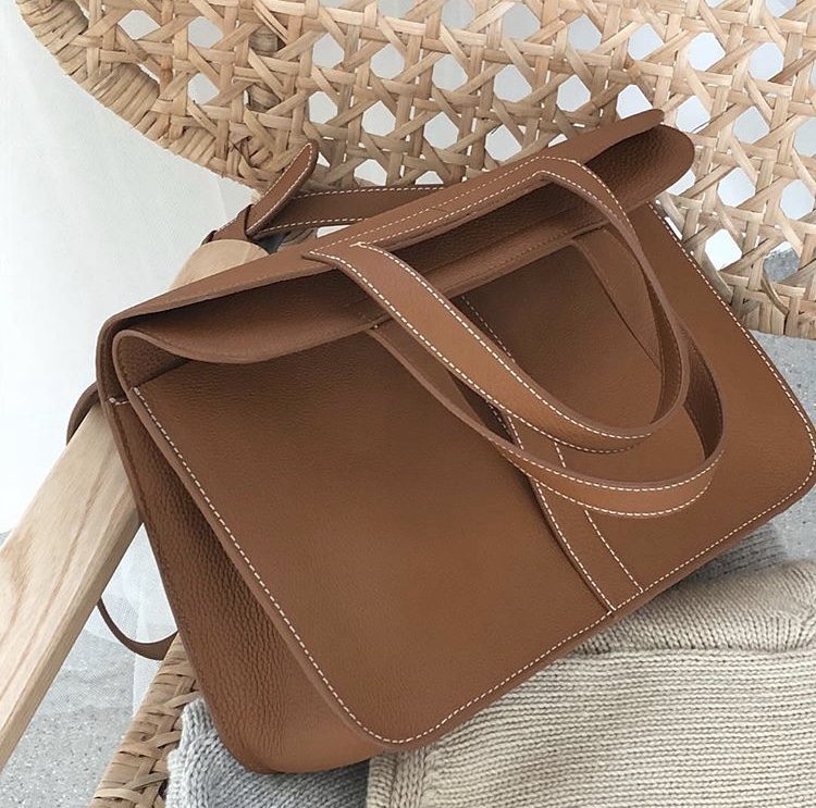 <b><p>Flat Base ckpack Sh oulder Scrch 플랫베이스 스가방</p></b><b><p>フラットベーストフバックスバッグス身上スベクスショルダーバッグスクロールトートバックplatbase</p></b><br /><br /><p align='center'>