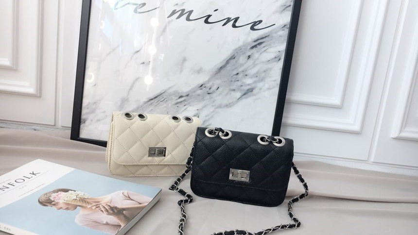 <b><p>Mini-Chain Qualifyg Bag Cross 20's Women</p></b><b><p>ミニチェーンクォールマークチンベククロスバック20代の女性 미니퀄팅백 체인백 크로스백</p></b><br /><br /><p align='center'>